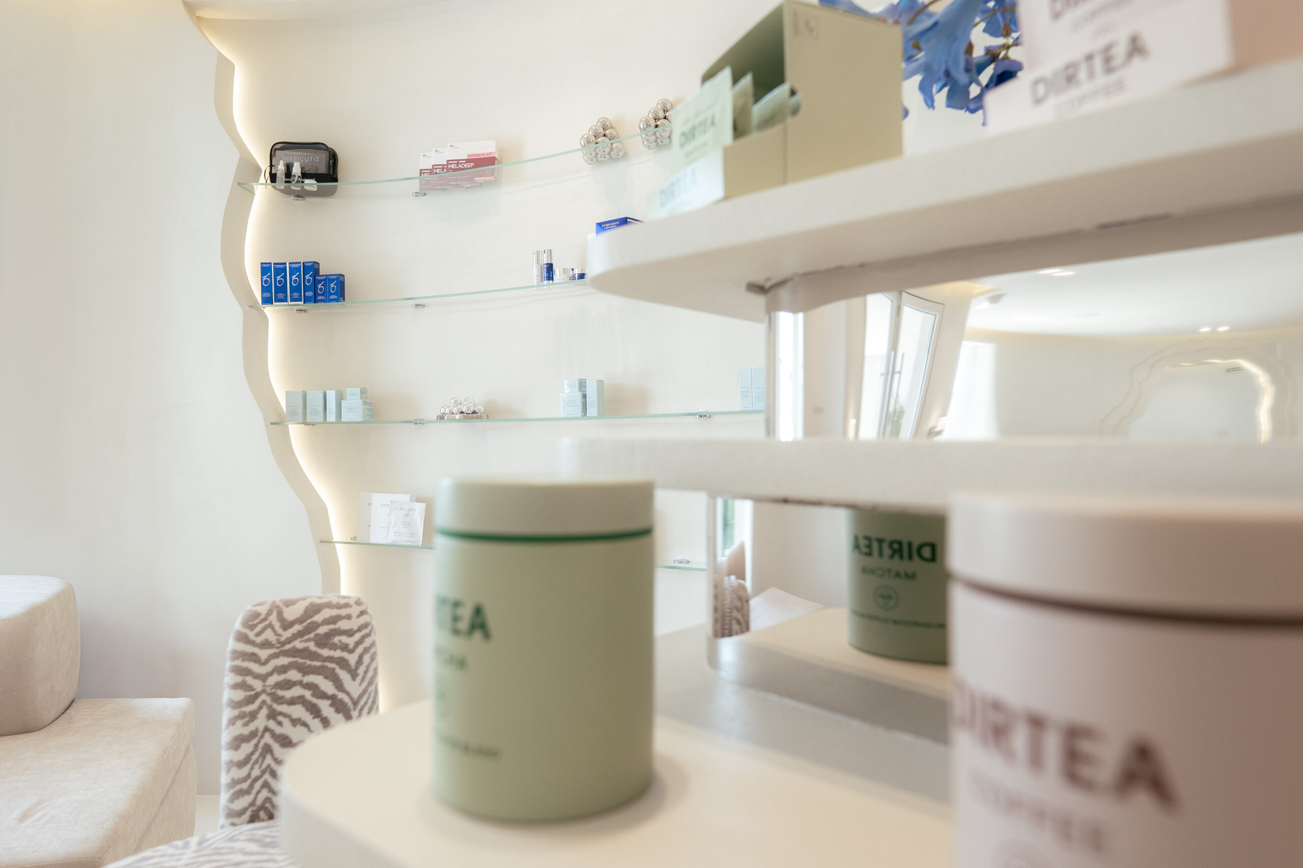 Private patient recovery and relaxation suite
